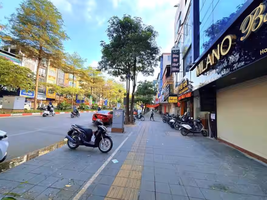 Vỉa hè của nhà Trần Thái Tông, Hà Nội 8m