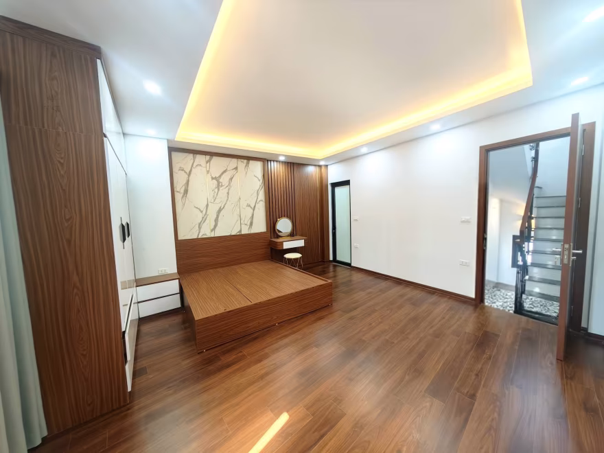 Phòng ngủ tầng 2 có tủ quần áo và giướng ngủ