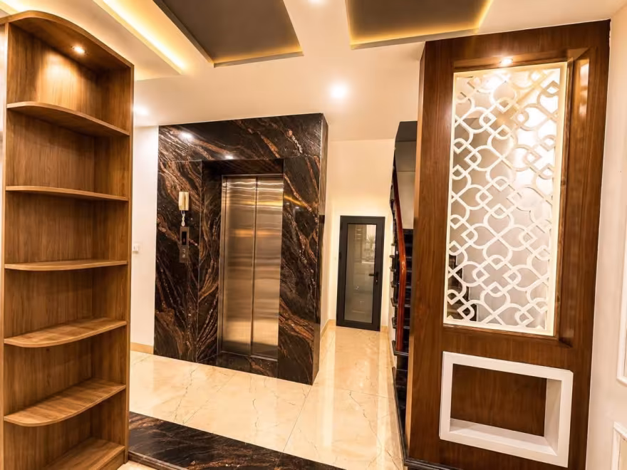 thang máy nhập khẩu