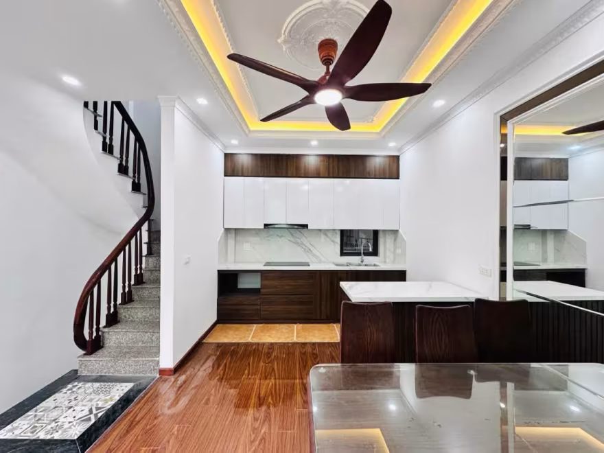 quạt trần 5 cánh và tủ kệ