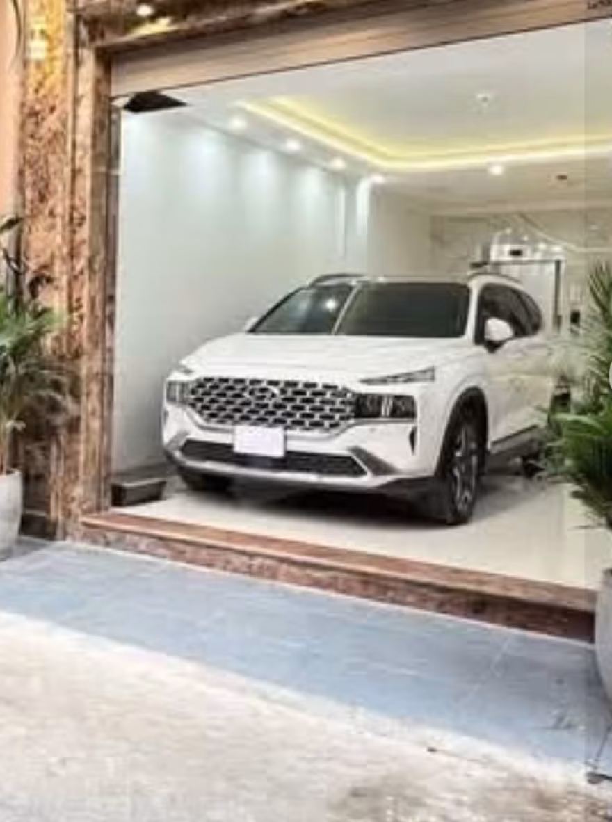 Bán nhà ngõ 199 Trần Quốc Hoàn, Cầu Giấy 7 Tầng thang máy Ô tô vào nhà