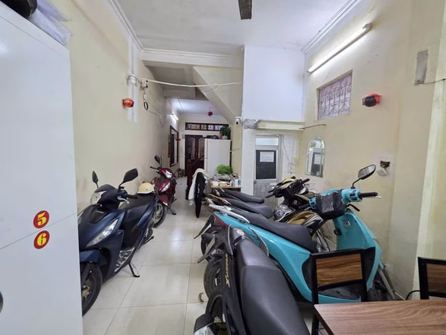 Phòng khách để xe máy