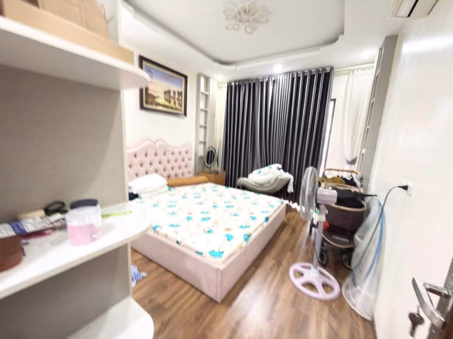Phòng ngủ nhỏ có giường 1,6m