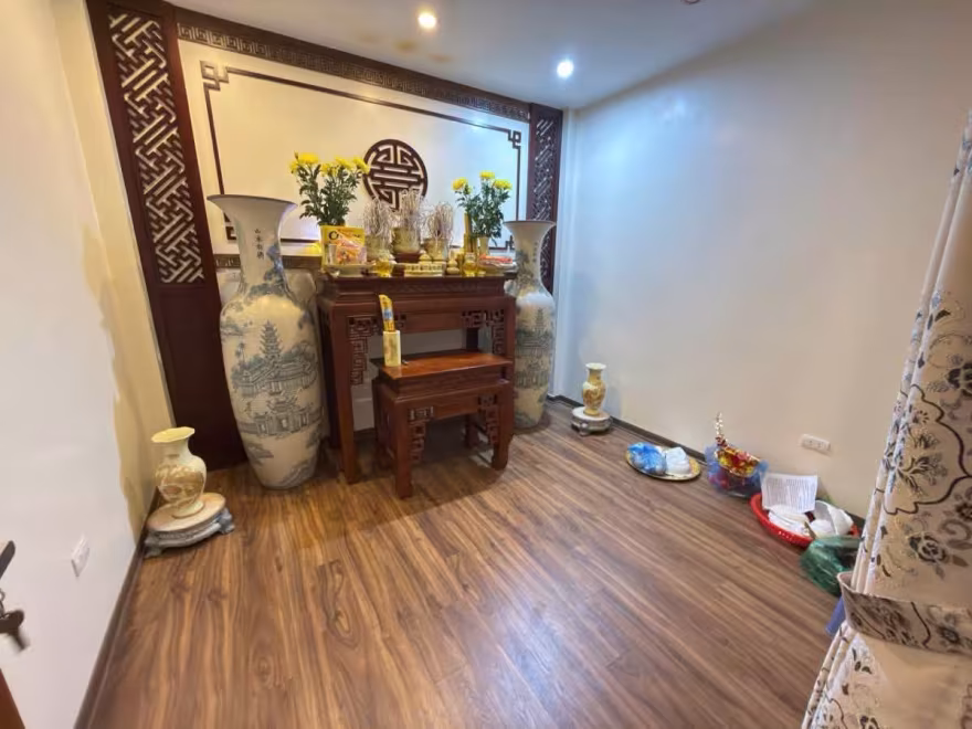 Phòng thờ có bàn thờ 1,6m