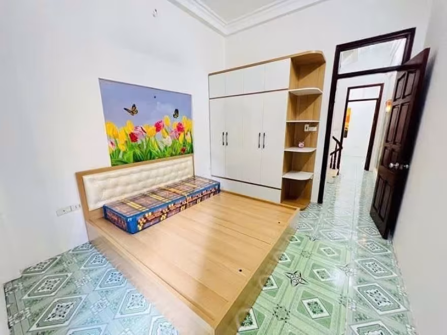 Phòng ngủ kê giường và tủ quần áo