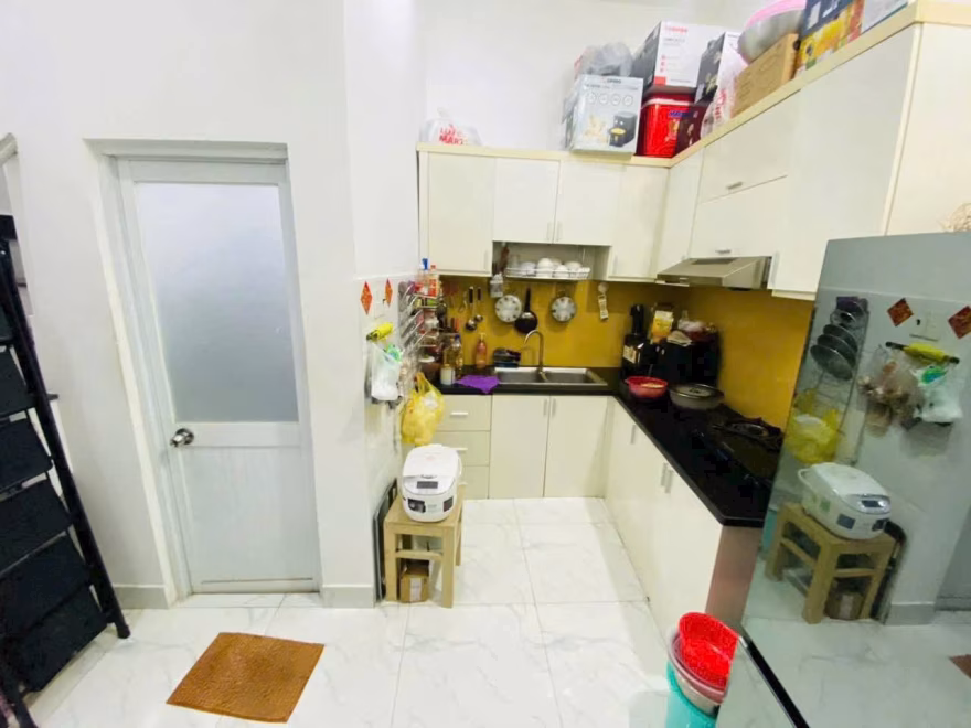 Tủ bếp và không gian nấu ăn tại tầng 1